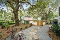 The Happy Place - Renovated + Walkable in the heart of Port Royal<br>
