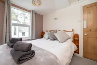 Tranquil Fisherman's Cottage a Minute From The Beach with free reserved parking