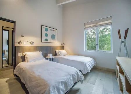 Platinum Rated Luxury Condo in Vail Village with AC and Ski Locker Next to Lift Отели в г. Вейл