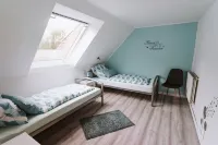 Quietly located vacation apartment, central yet in the middle of nature Augustfehn附近的飯店