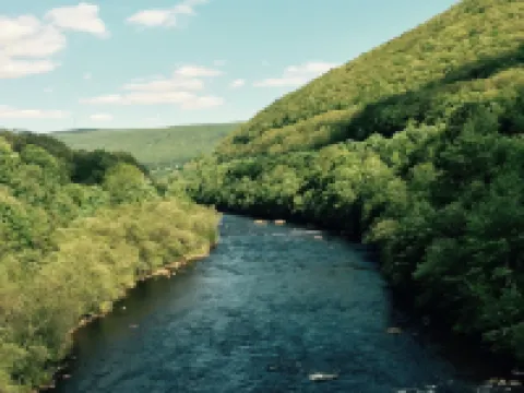 Spacious 3 Bedroom, 2 Bath Apartment-historic Jim Thorpe, large patio & balcony