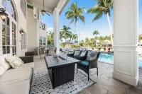 Casa Bella-Vita Luxurious Waterfront Living
