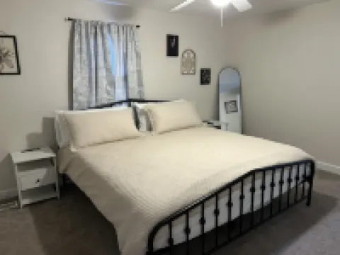 Cozy Three bedroom home in Central Farmington