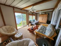 Lake Front w/ Sunset Views, Screened-in Porch / 1x Boat Slip / 2x Kayaks Hotels in Walker County