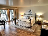 +Private Luxury Lakefront for 12+ Private Beach, Dock, Pet and Family Friendly!