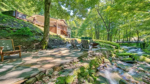 Immerse Yourself with Calming Sounds of the Creek. Your Perfect Hideaway Awaits!