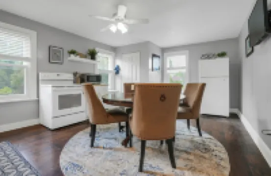 Huckleberry Haven: 4-bedroom Luxury Apartment