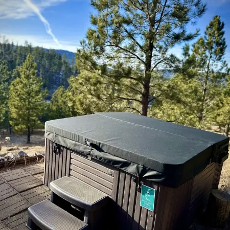Black Hills GETAWAY- Alpine Prairie Lodge-  Beautiful Log Cabin on 8 acres.