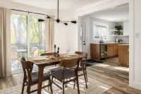 The Glenn; Mid-century home with hot tub, fire pit, bicycles & more