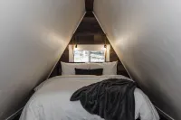 -Into the Woods A-Frame- Hot Tub- Fire Pit-