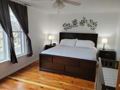 NEW Condo above bakery in Downtown Frankfort w/ Sunroom view of Betsie Bay!