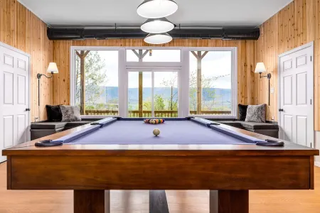 Bryce Resort Retreat in Shenandoah w/ Amazing Views Отели в г. Басай