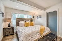 Modern 8 BR duplex in Tacoma! -Both sides included