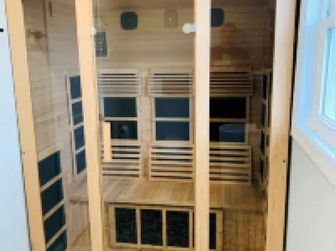 Renovated 3 Bedroom Home with Family Theater Room and Sauna Hotels in Middleboro