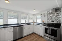 Cozy Cottage in south Sarasota Florida, Close to Beaches! Hotels in Osprey