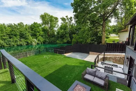 ★Easton Waterfront: Boat, Fish, Theatre, Barcade★