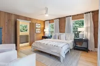 New and Very Spacious Cottage Right Downtown Highlands, NC!