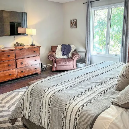 Calhoun Clubhouse 3BR/2BA Home • Sleeps 8 • Fire pit 🔥 • Near #6 & Longleaf ⛳