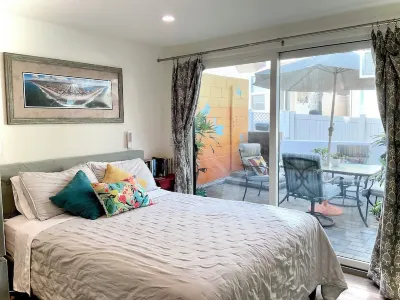 New studio 100 feet from the sand! Full kitchen, mellow vibe, eco-friendly