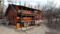 Lakefront 5 Bedroom, 3 Bath Cabin on Tablerock Lake, Pontoon Available to Rent! Hotels in Roaring River Township
