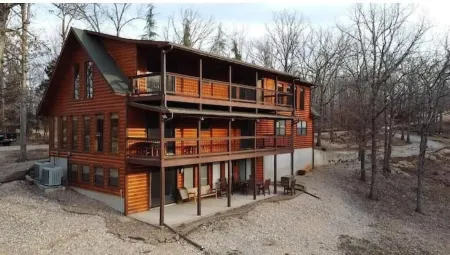 Lakefront 5 Bedroom, 3 Bath Cabin on Tablerock Lake, Pontoon Available to Rent!