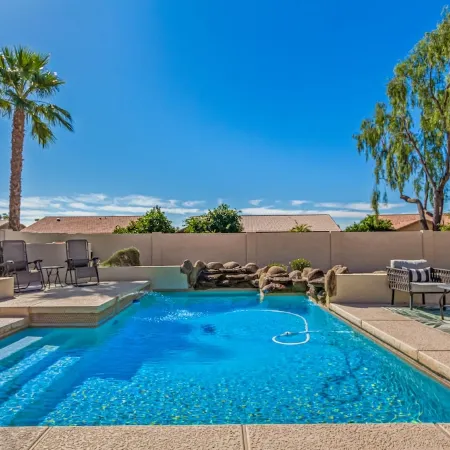 Pool & Putting Green with Golf Cart minutes to Golf Courses in Sunny Arizona!