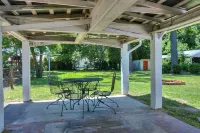 Delightful Mid-Century Modern Bungalow Hotels in North Augusta