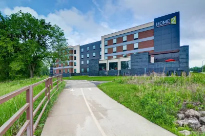 Home2 Suites by Hilton Rochester Mayo Clinic Area Hotels in der Nähe von Cascade Meadow Wetlands & Environmental Science Center