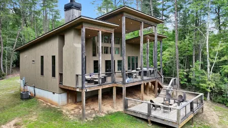 Serenity@Overlook - Modern Lux Cabin in the Blue Ridge Mountains! NEW Hot Tub!