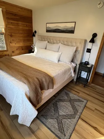 New to VRBO Cozy Sugar Hill Cabin 2 min to the slopes Отели рядом с достопримечательностью «оз. Уайлдкэт»