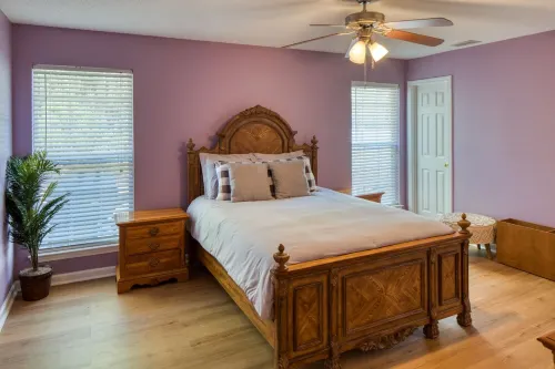 Large private 4 BR home near SAV airport with TV in every bedroom