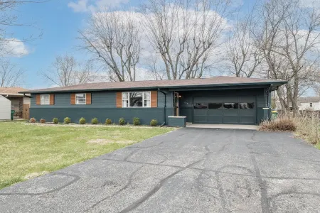 NEW! Cozy Ranch/ Sleeps 8/ 5 Mins to Grand Pk/ Just Mins to Downtown Westfield!