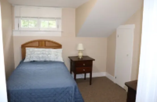 Cozy, Private 3 Br Get-Away Near Clarion. Long Term Stays Welcome. Pet-Friendly!