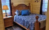 Cabin in the Woods - 5 Miles to Dayton Boat Ramp! 2 miles to NACA Fort Bluff!
