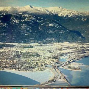 Great Location, Relax by Sandpoint City Beach Park or Shop Downtown