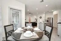 Exquisite 3 bedroom house located in a very quiet area of Katy .