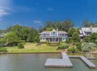 Waterfront Lake Oconee Home - Beautiful Home with Gorgeous Views, Kayaks
