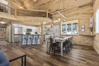 Boulder Ridge - Private Rustic 3BR Cabin