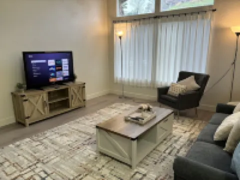 Newly remodeled House in Rowland Heights 4b3b 30 mins to Disneyland Hotels in Rowland Heights