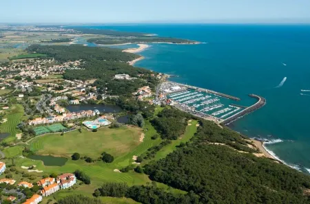 Apartment T3 + large terrace on the Golf of Port Bourgenay