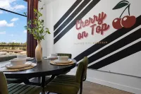 Hot Tubs ~ E-Bikes ~ Dog Friendly ~ Rooftop Terrace  ~ Close to Downtown