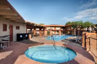 Best Western Red Hills - Pools
