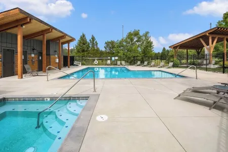 Suncadia Golf View Condo with Seasonal Pool and Hot Tub!