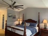 SUPER SPACIOUS COMFY & CLEAN Hotels in Roy