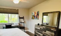 Quiet desert getaway with beautiful views and heated pool, pet-friendly