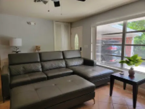 Spacious 4-bedroom house in tranquil Vero Beach with AC, WiFi