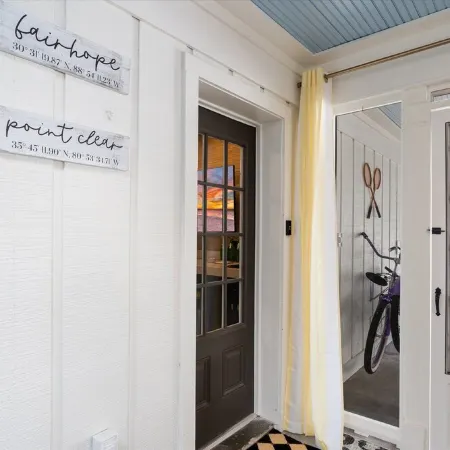 Le Hibou Blanc (A) - Fairhope: Laid-back Sophistication