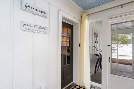 Le Hibou Blanc (A) - Fairhope: Laid-back Sophistication