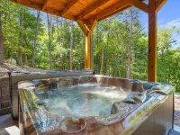 Secluded 6-bedroom Log Cabin Nestled in the Pines Hotels in Marion Township