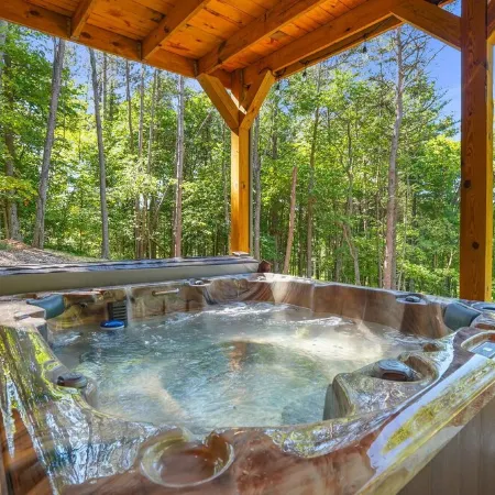 Secluded 6-bedroom Log Cabin Nestled in the Pines